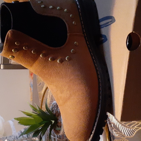 Boots - Picture 1 of 7